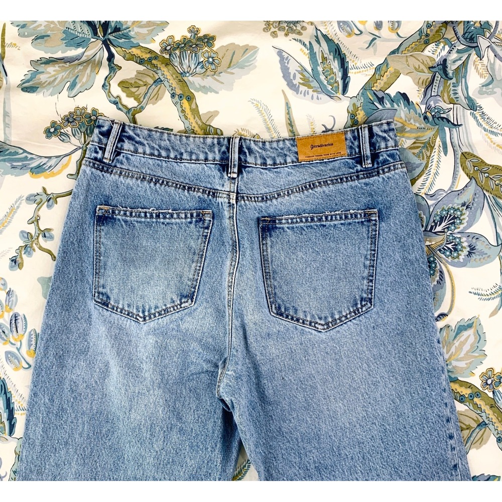 Stradivarius High Waisted Wide Leg Jeans Light Blue Wash Size 10 EUR 42 Baggy - Picture 9 of 16